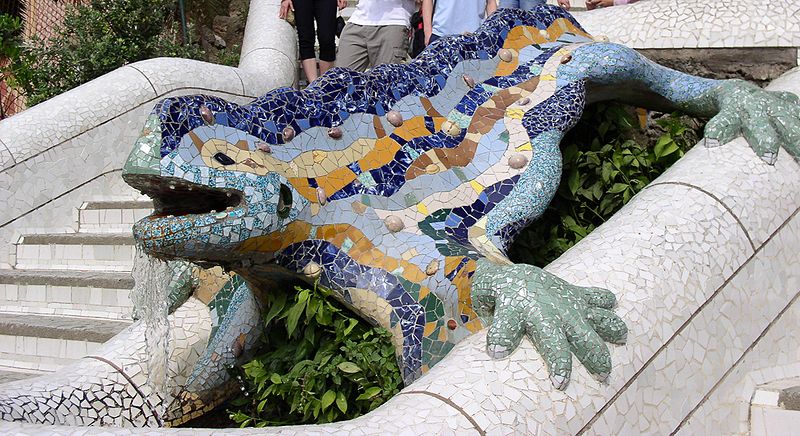 800px-reptil_parc_guell_barcelona
